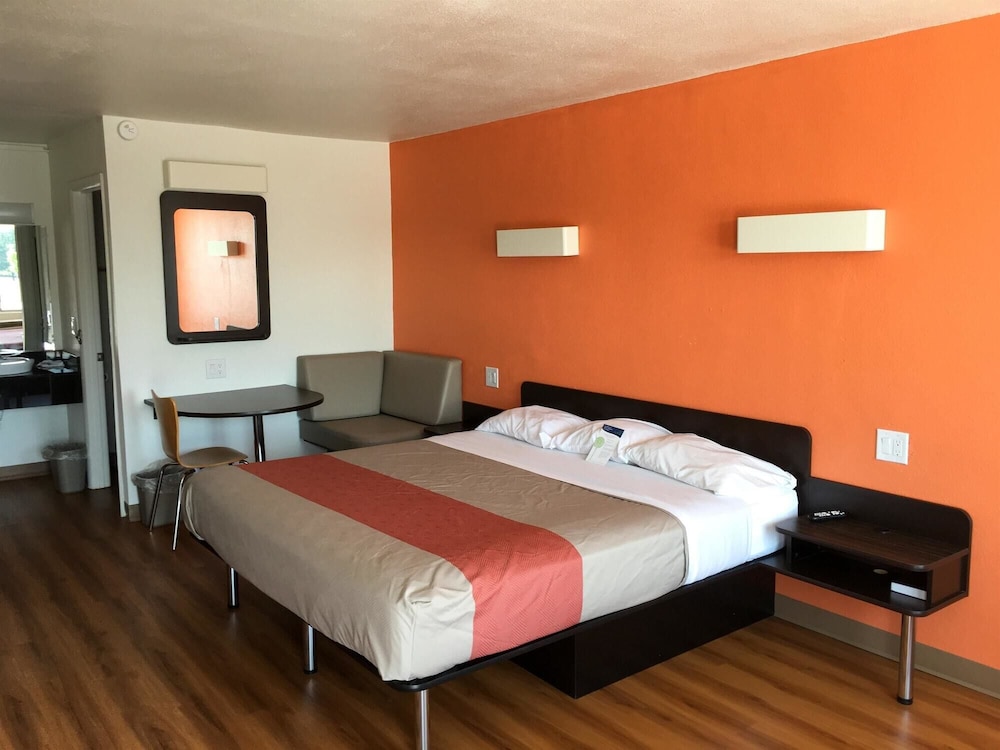 Motel6 Connellys Springs, NC 32/40
