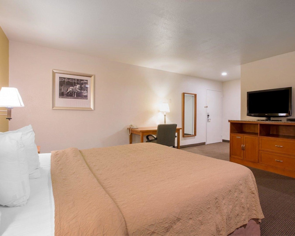 Quality Inn Santa Cruz Downtown Area 24/42