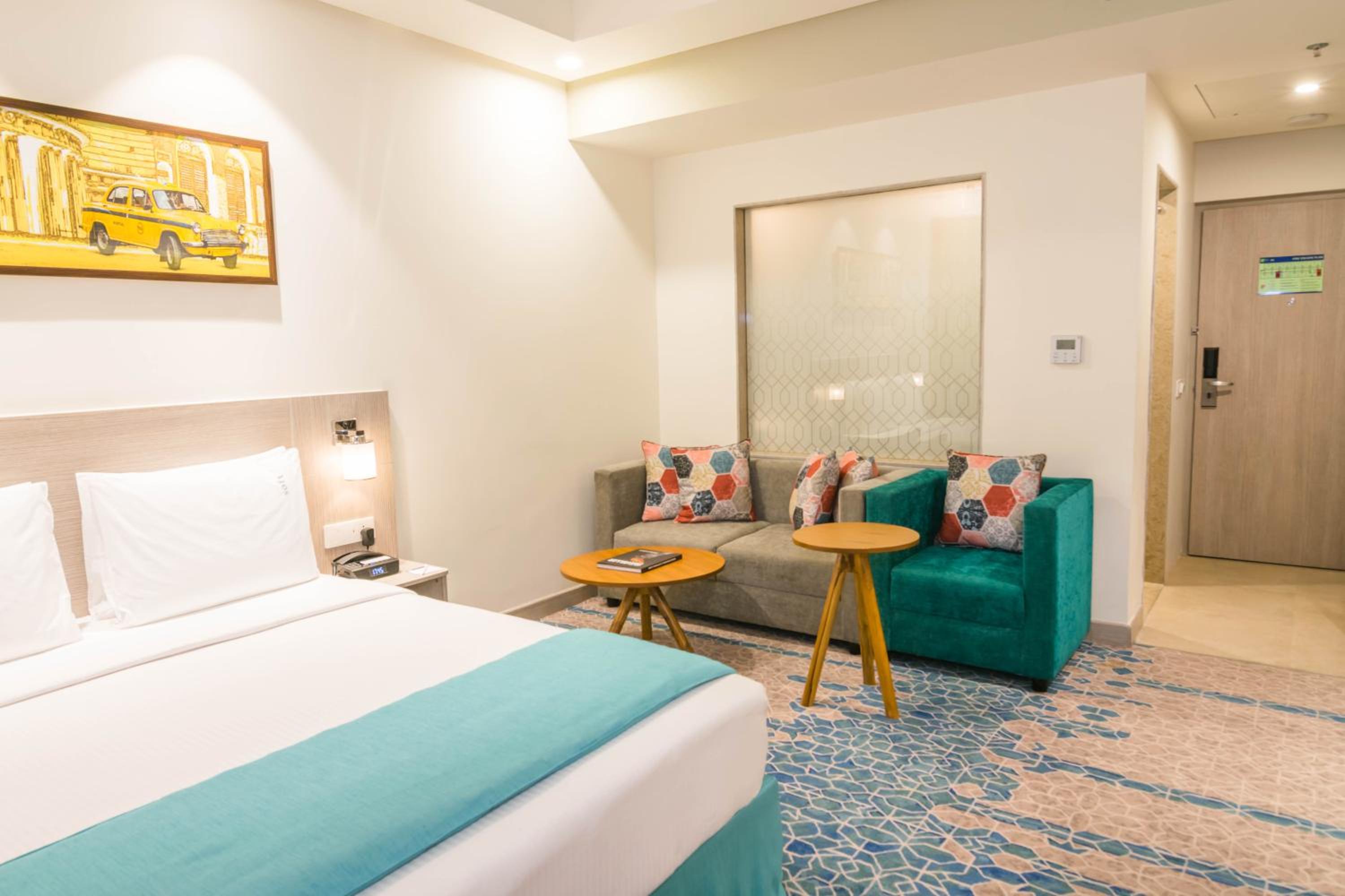 Standard, Queen Bed, Bath and Shower
