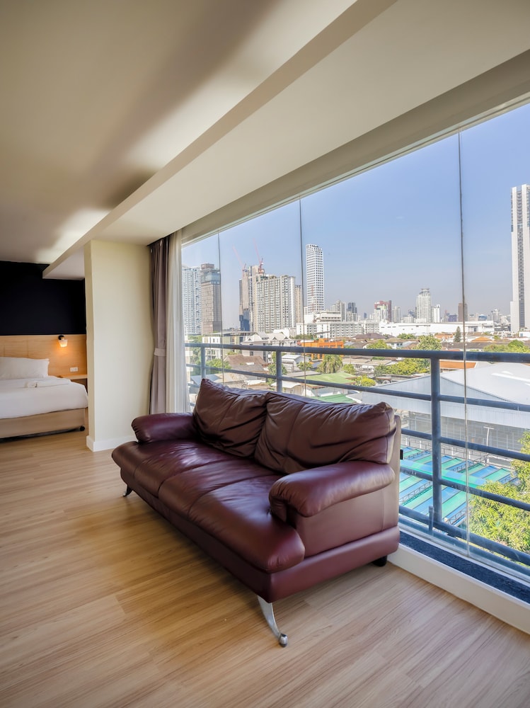 Solo Express Sukhumvit 81 50/57