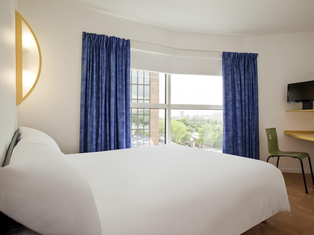 Ibis Budget Paris Porte De Montreuil 25/57