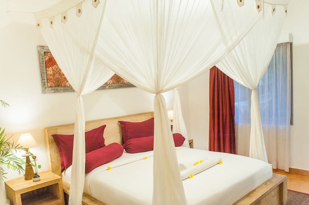 B Saya Villa And Restaurant 15/50
