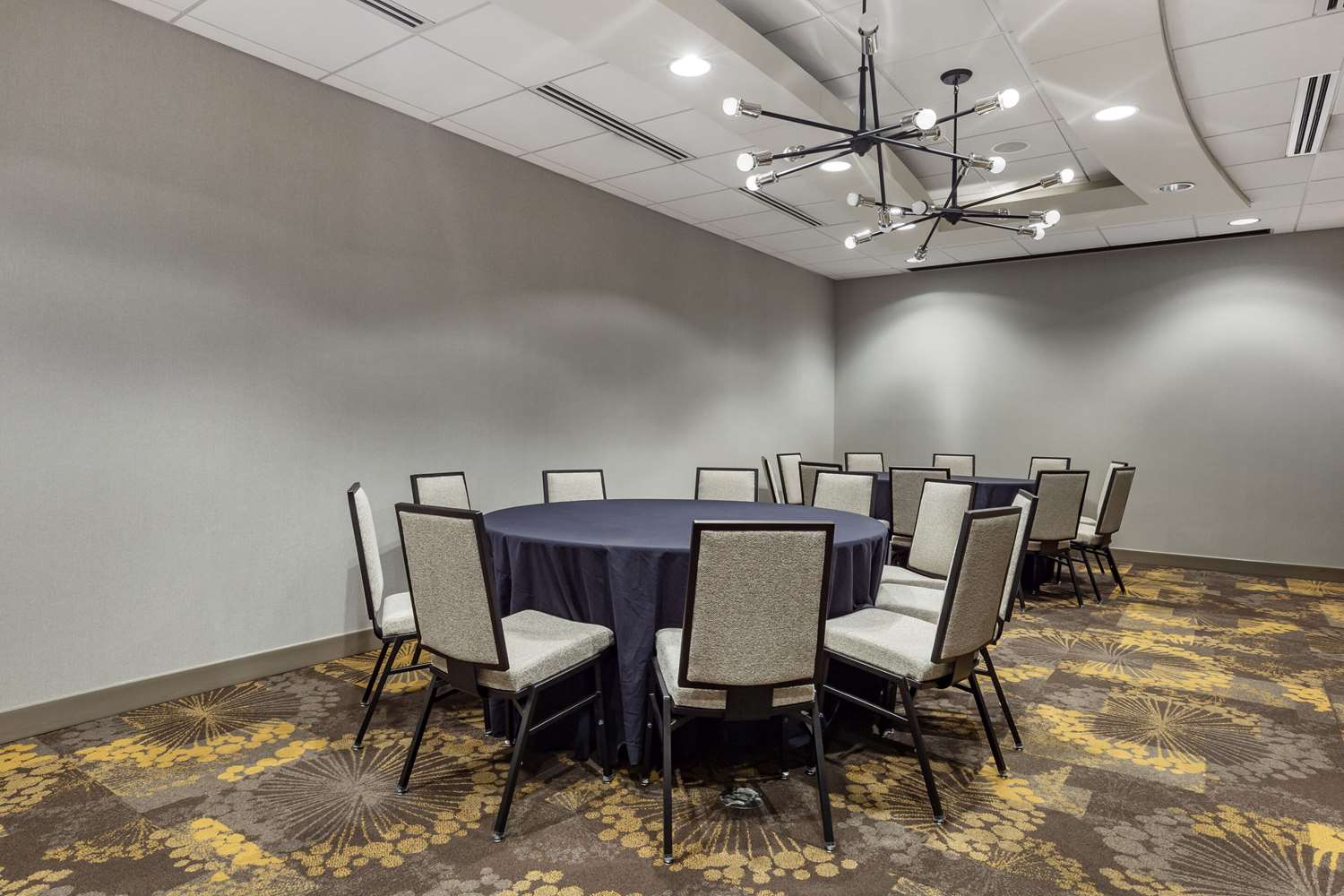 Cambria Hotel Rockville 20/27