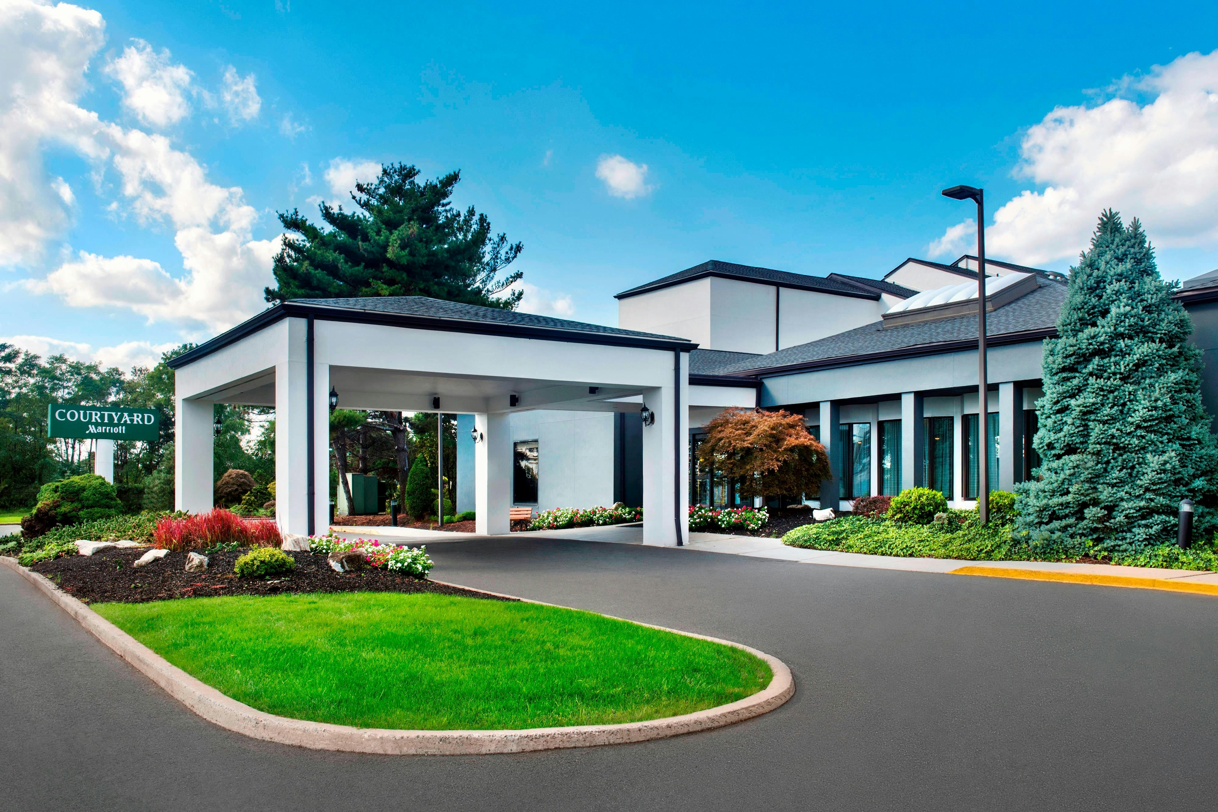 Courtyard By Marriott Newark Liberty International Airport 37/37