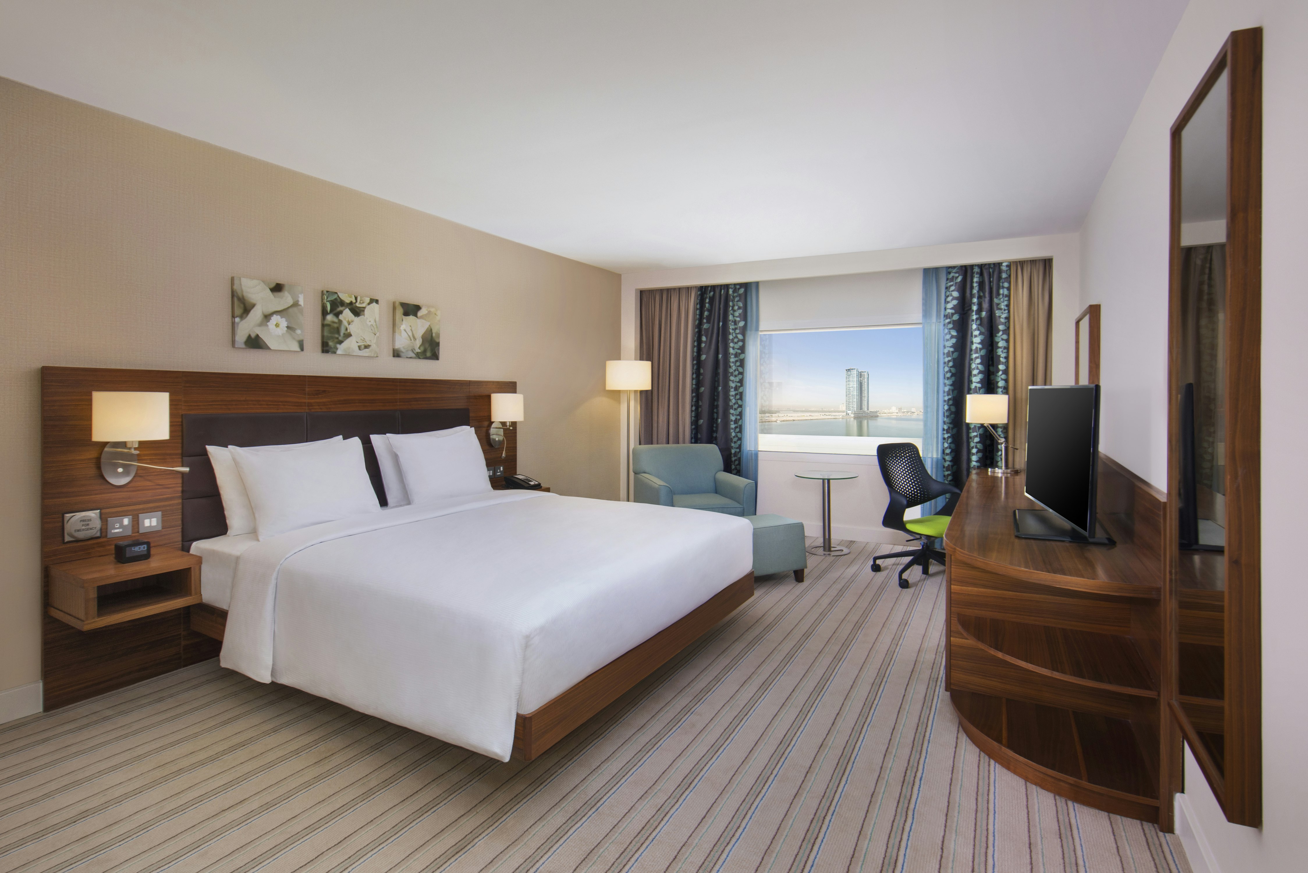 Room, King Bed, Creek View، Hilton Garden Inn Ras Al Khaimah 3/7