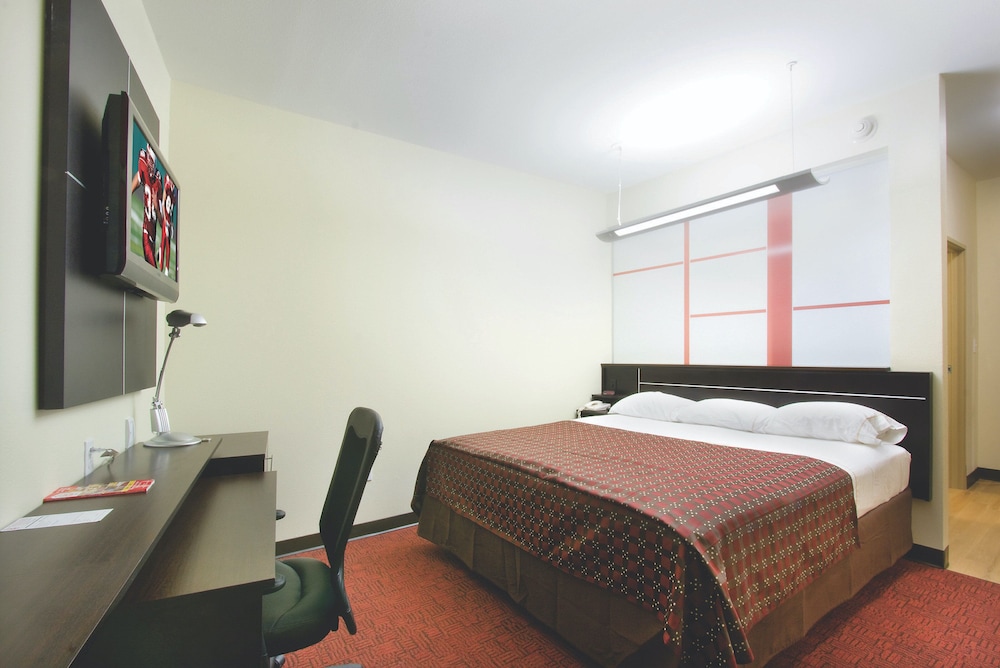 Red Roof Inn & Suites Beaumont 5/18