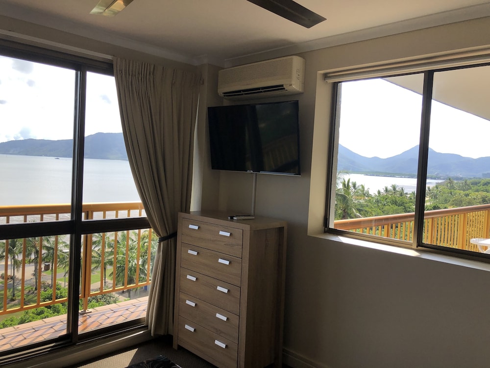 Coral Towers Holiday Suites 3/69