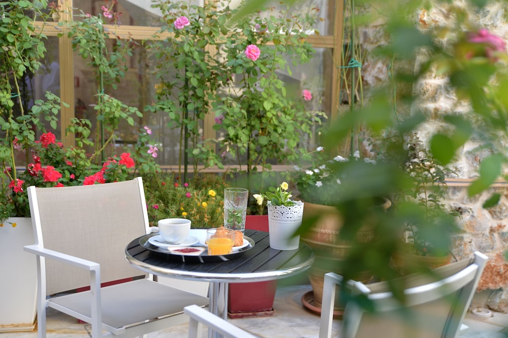 Acropolian Spirit Boutique Hotel 54/64