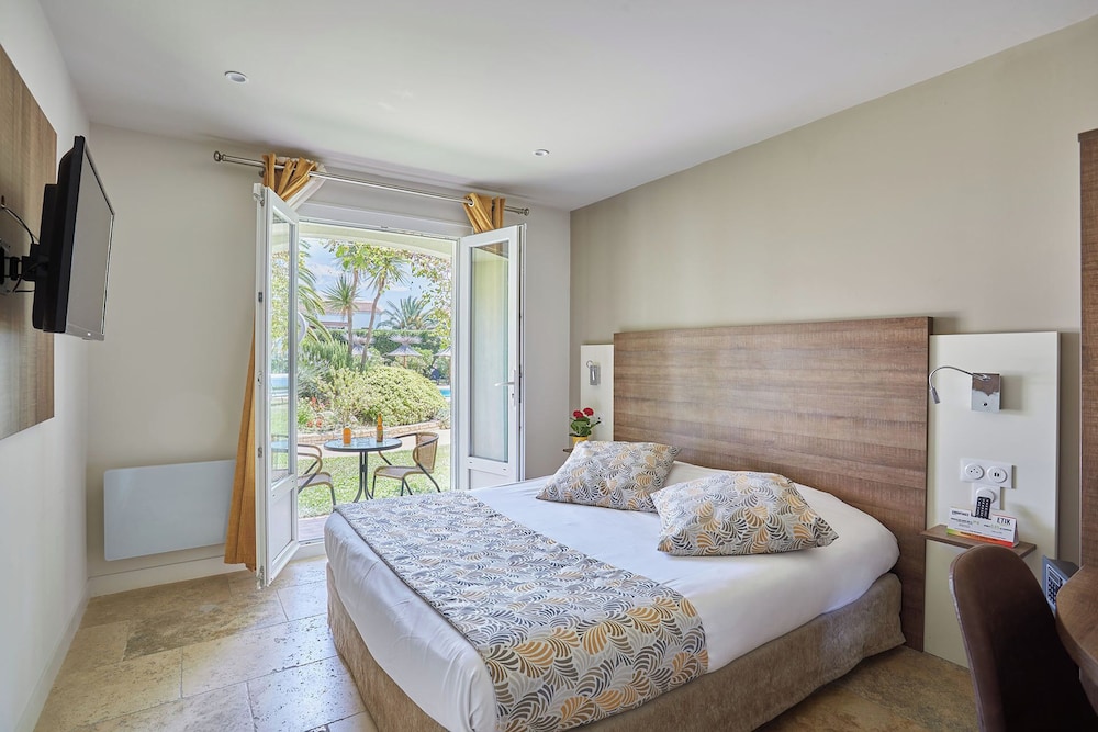 CLUB, TWIN BEDS, GROUND FLOOR, ACCESSIBLE