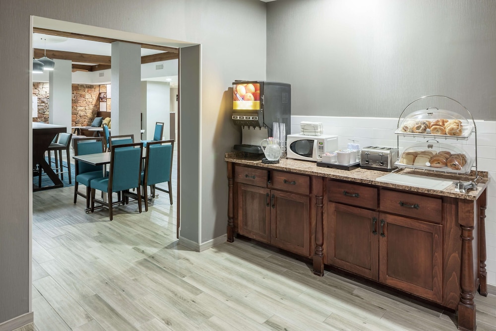 Hampton Inn Austin NW near The Domain (Ex Hampton Inn Austin Arboretum Northwest) 46/55