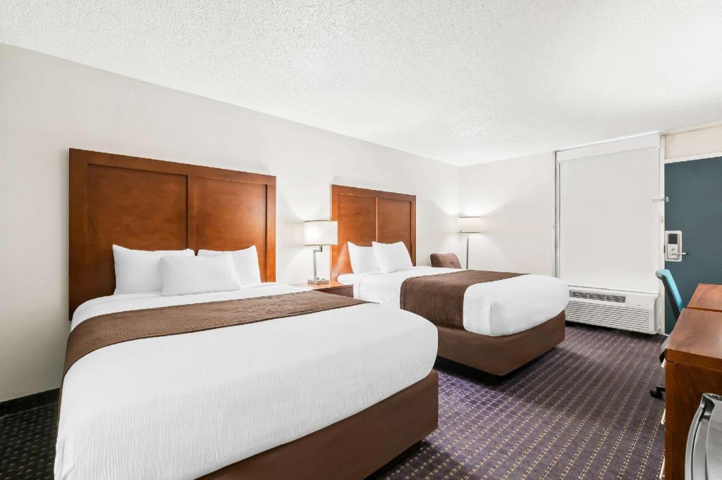 Efficiency, 2 Queen Beds