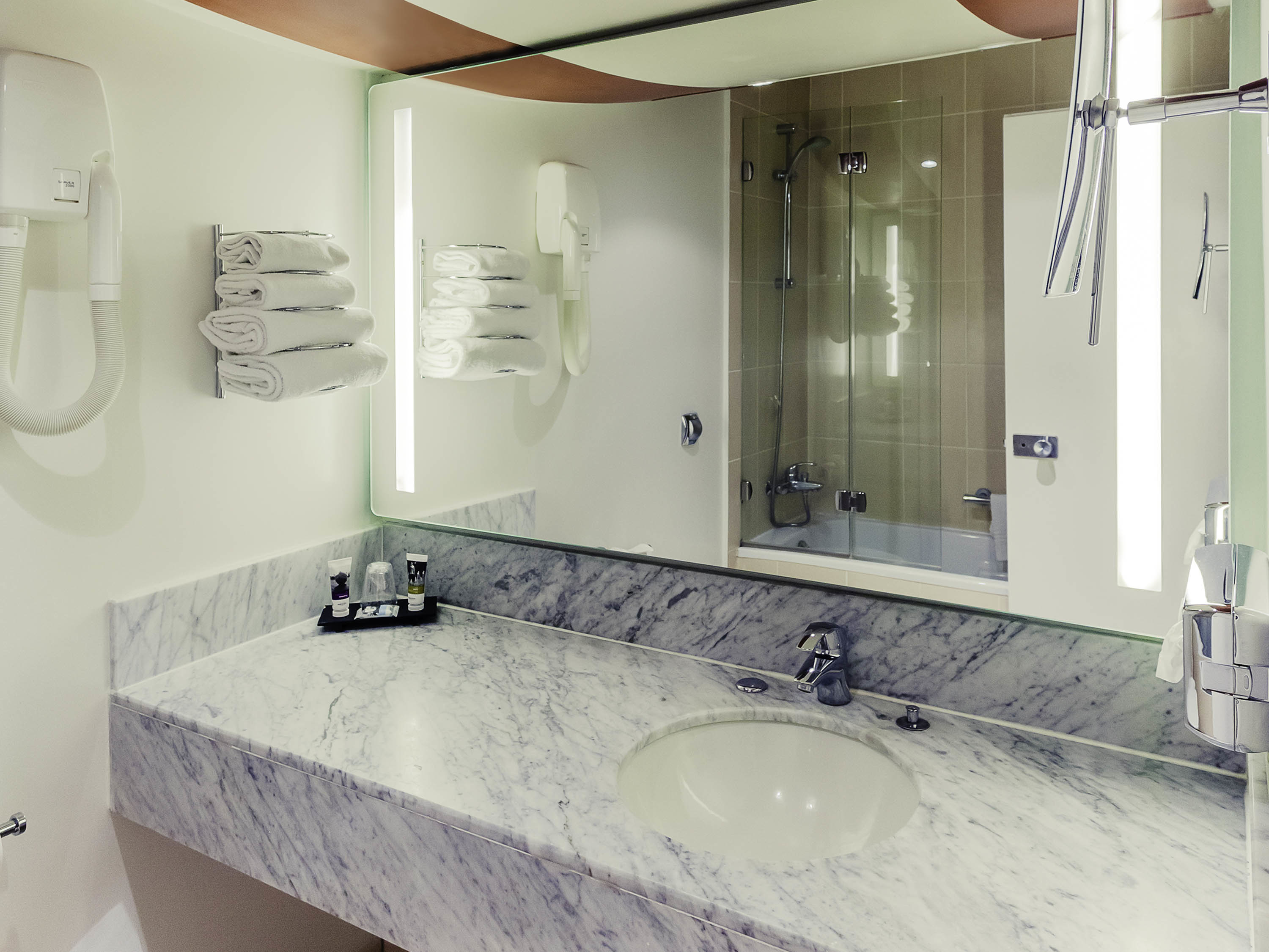 غرفة كلاسيكية بإطلالة على النهر بشرفة، MERCURE ORLEANS CENTRE 6/7
