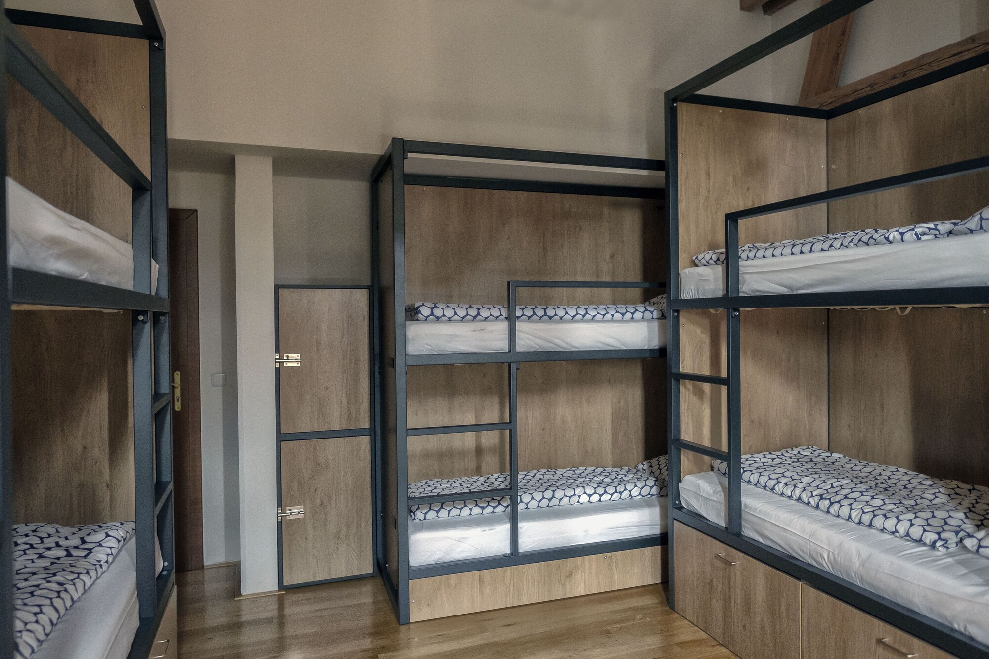 MIXED DORM, 10 BEDS