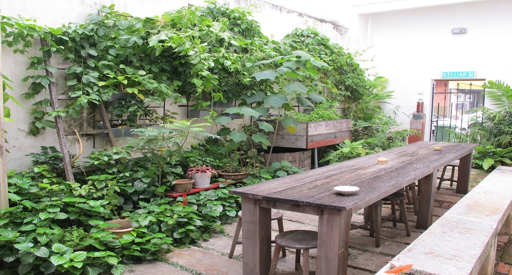 Ren I Tang Heritage Inn 58/67