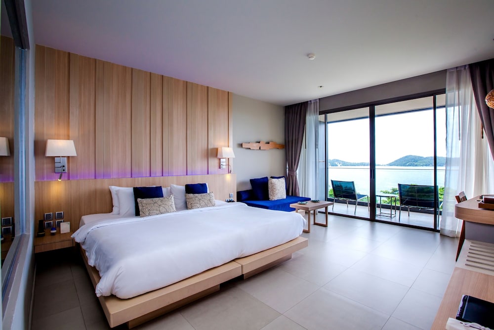 DELUXE SEA VIEW