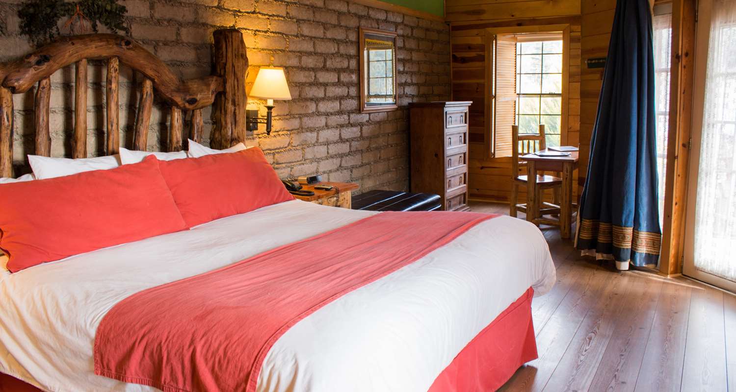 غرفة بسرير كينج