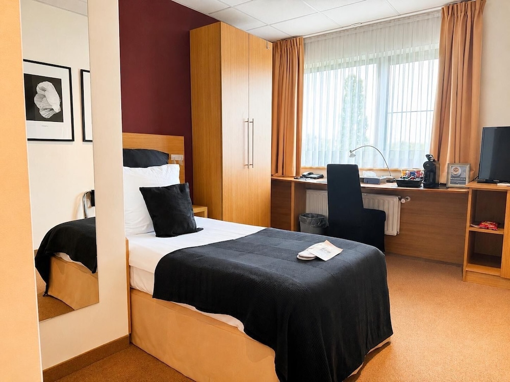 BEST WESTERN AXIS HOTEL 20/53