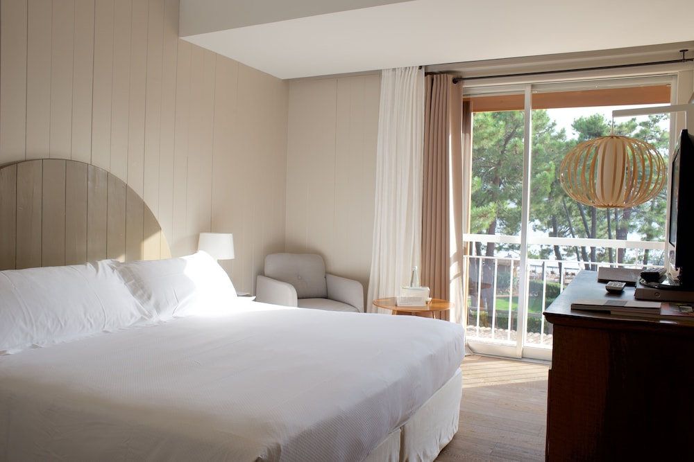 غرفة قياسية بسرير مزدوج، Grand Hôtel De Cala Rossa 3/10