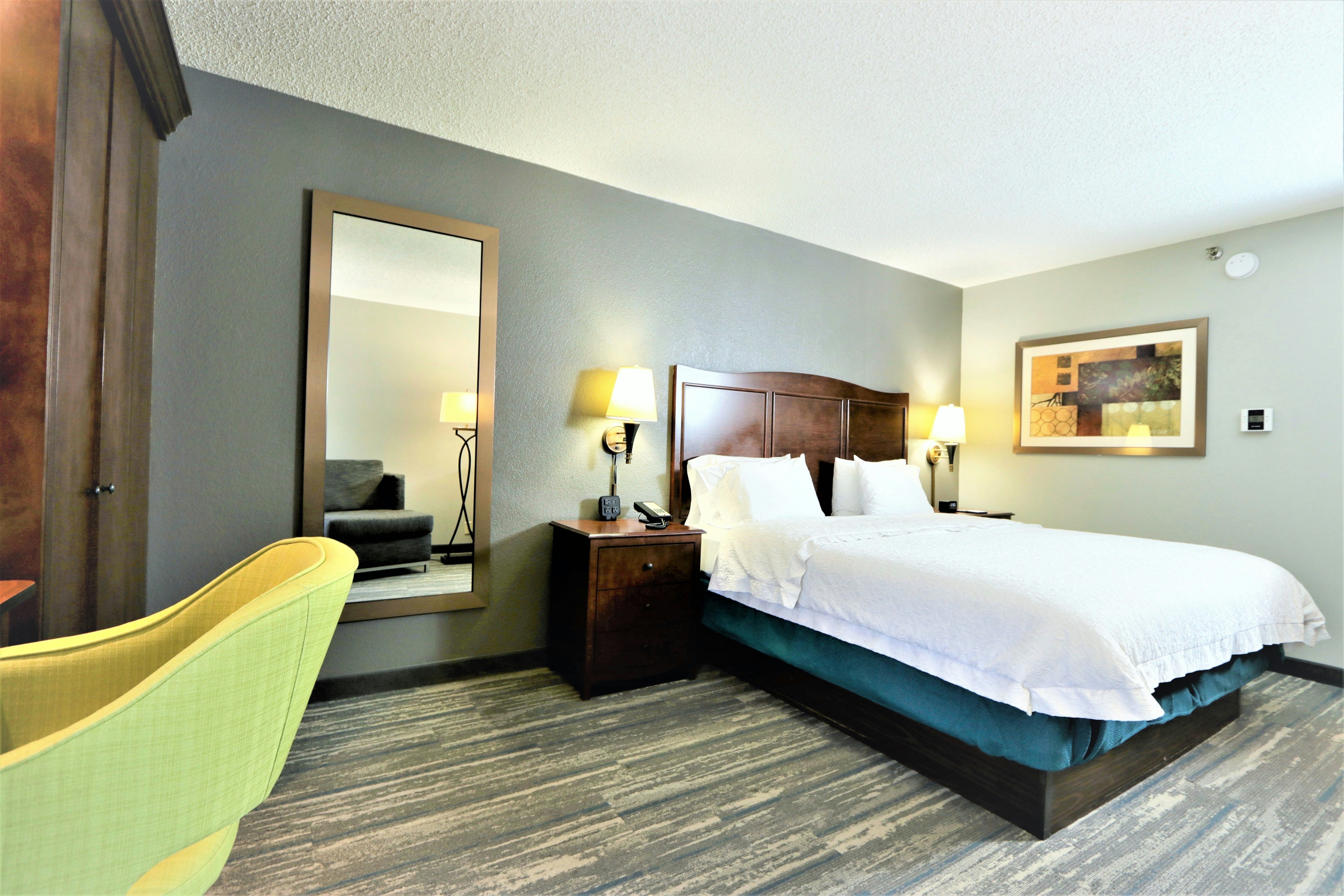 ROOM, KING BED