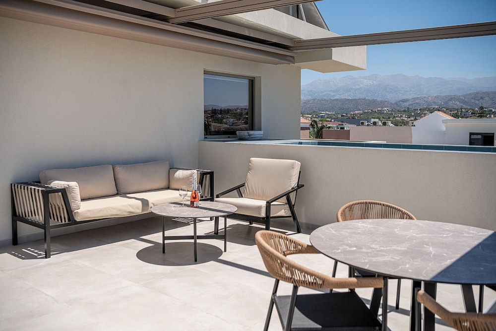 Inea Hotel and Suites 66/78