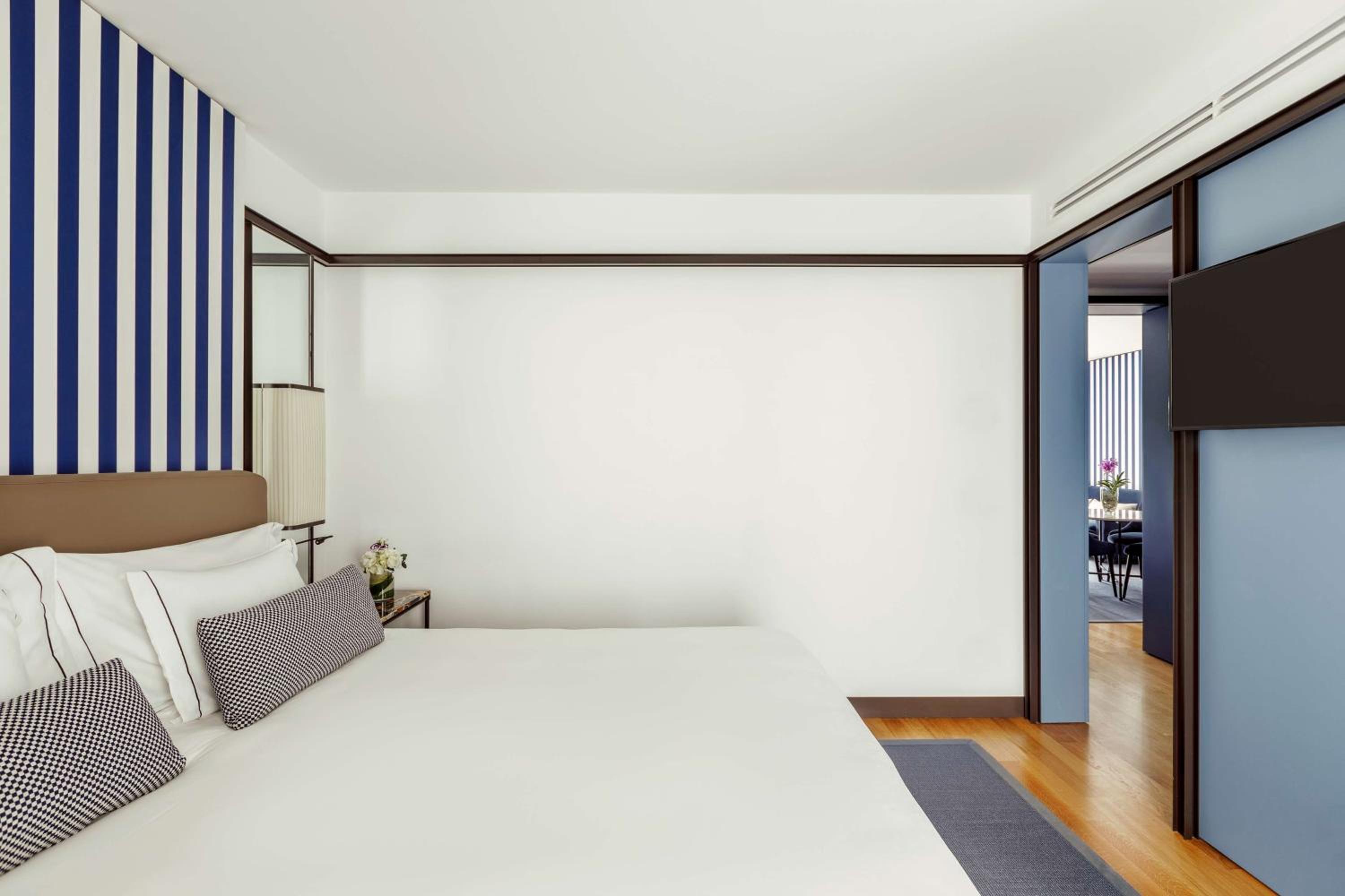 2 BEDROOMS, SUITE, WITH EXTRA BED, WITH VIEW, TERRACE