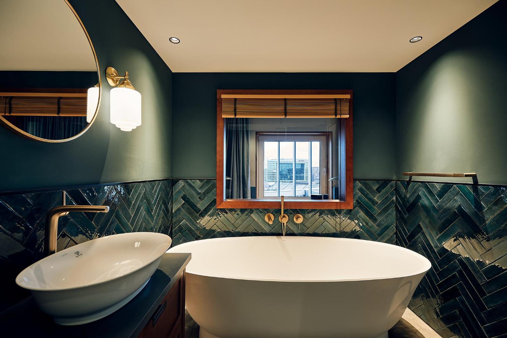 DELUXE, SUITE