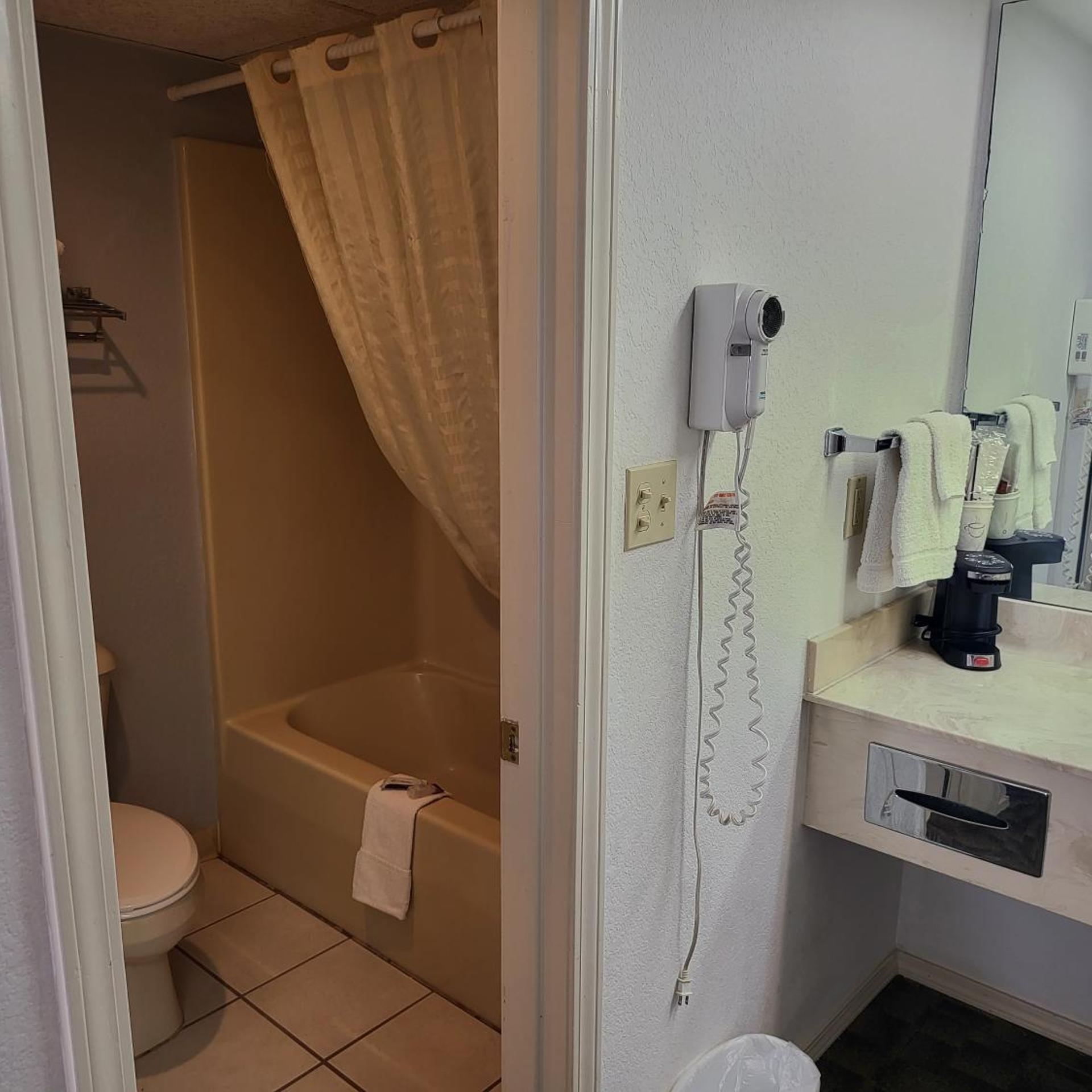Blue Ribbon Inn and Suites 25/26