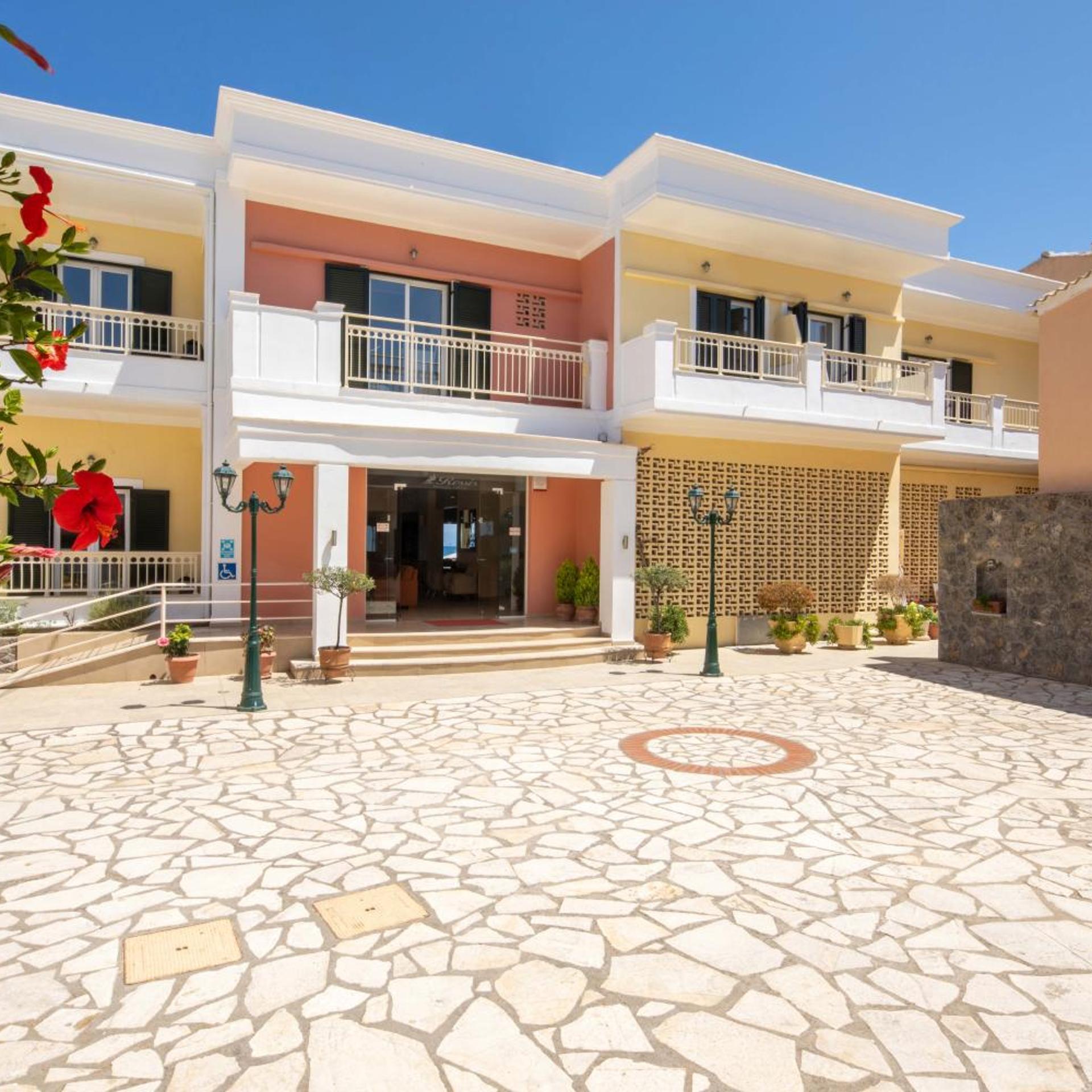 Rossis Beach Hotel in MESSONGHI