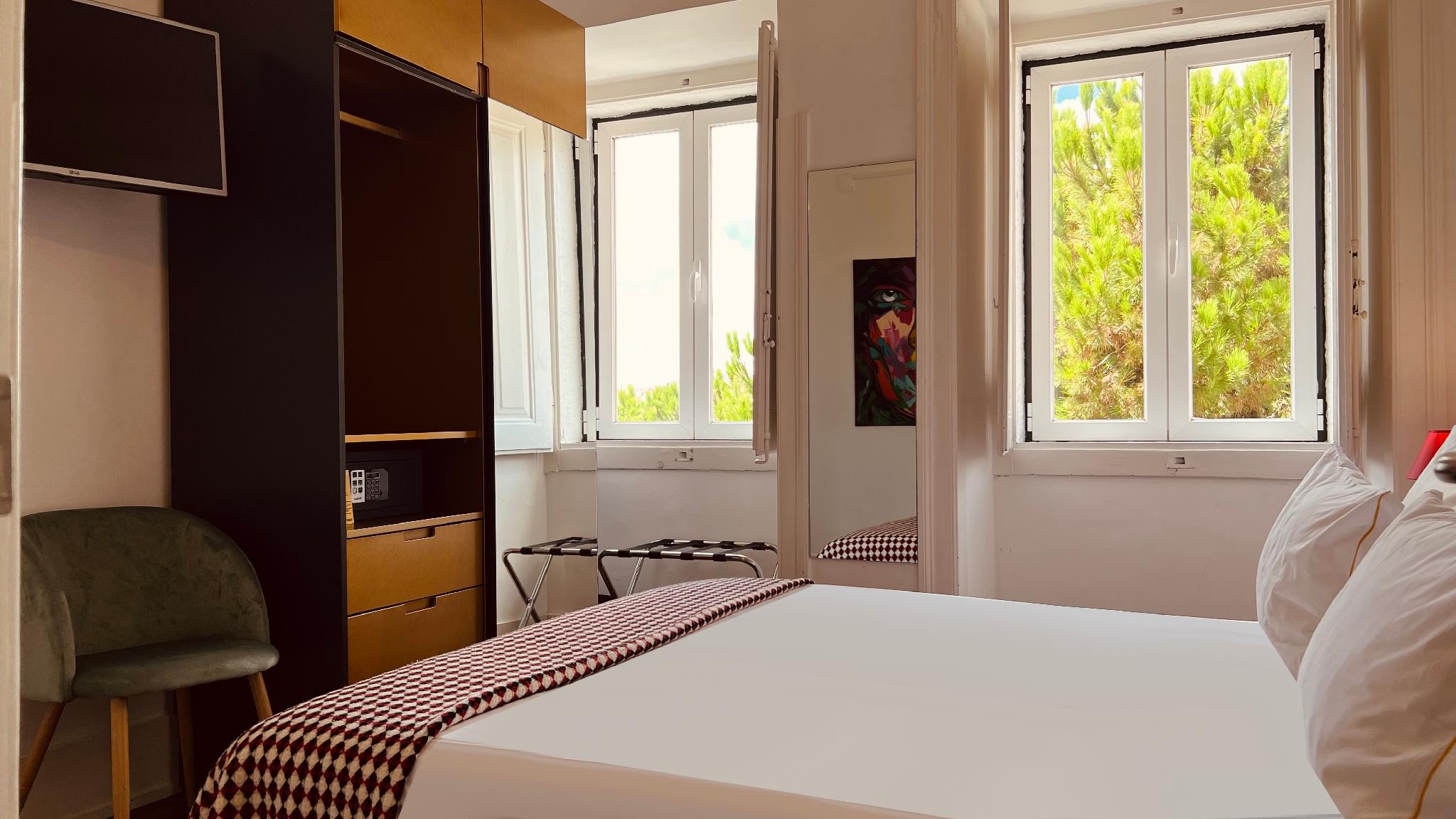 ROOM, DOUBLE BED, WITH VIEW