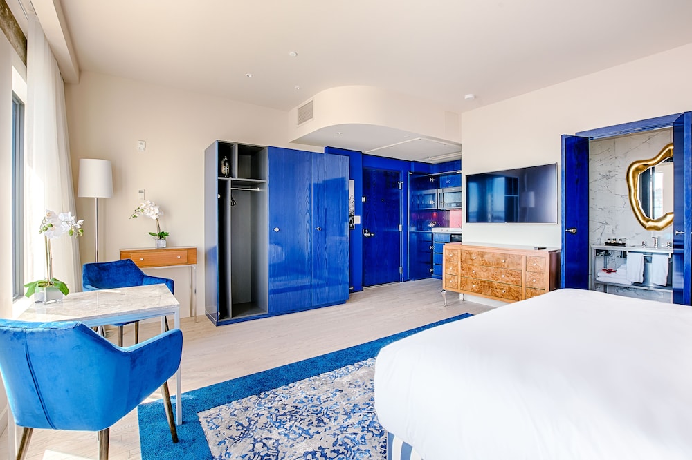 Monsieur Jean Hotel 30/68