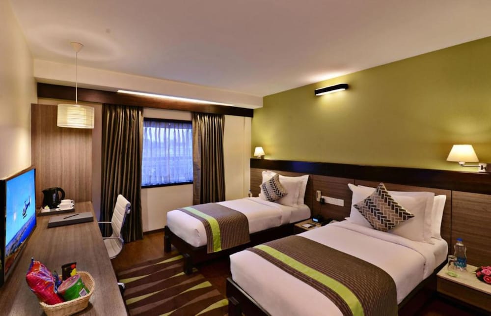 Leisure Inn Grand Chanakya 3/37