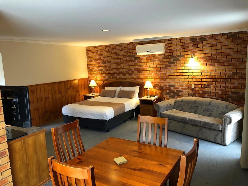 VICTORIANA MOTOR INN 27/42