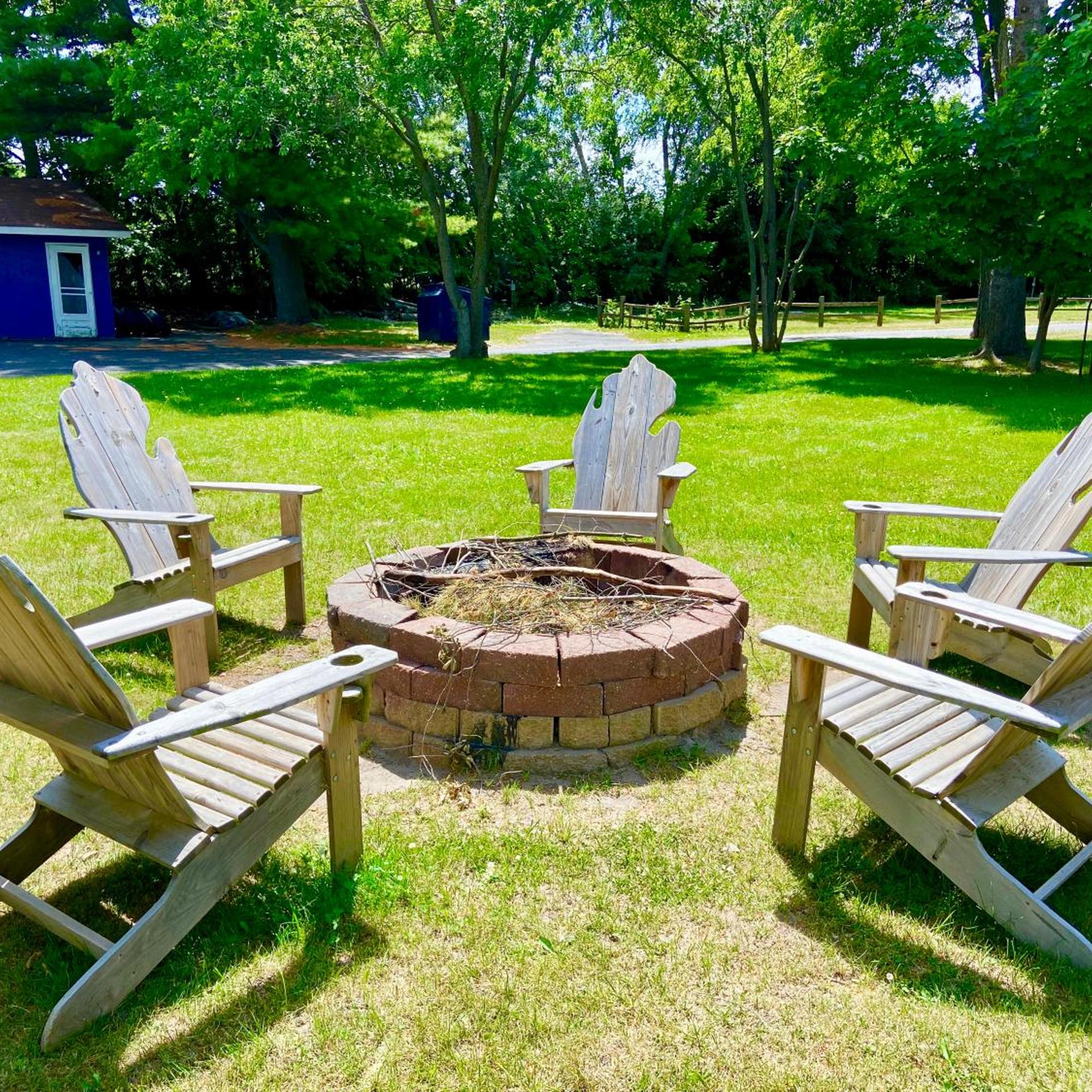 Elk Rapids Lakeshore Inn 33/42