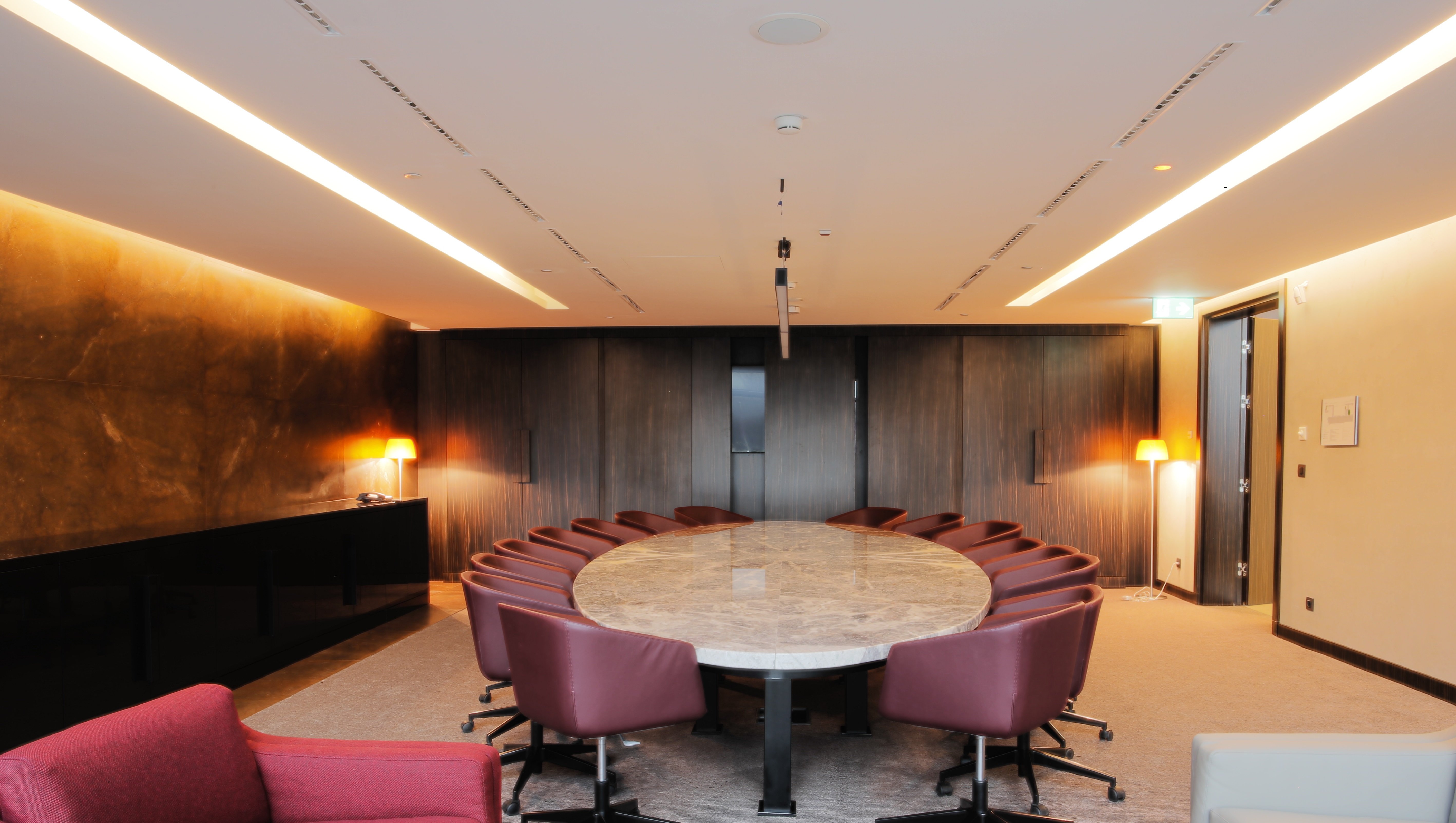 Crowne Plaza Belgrade 52/85