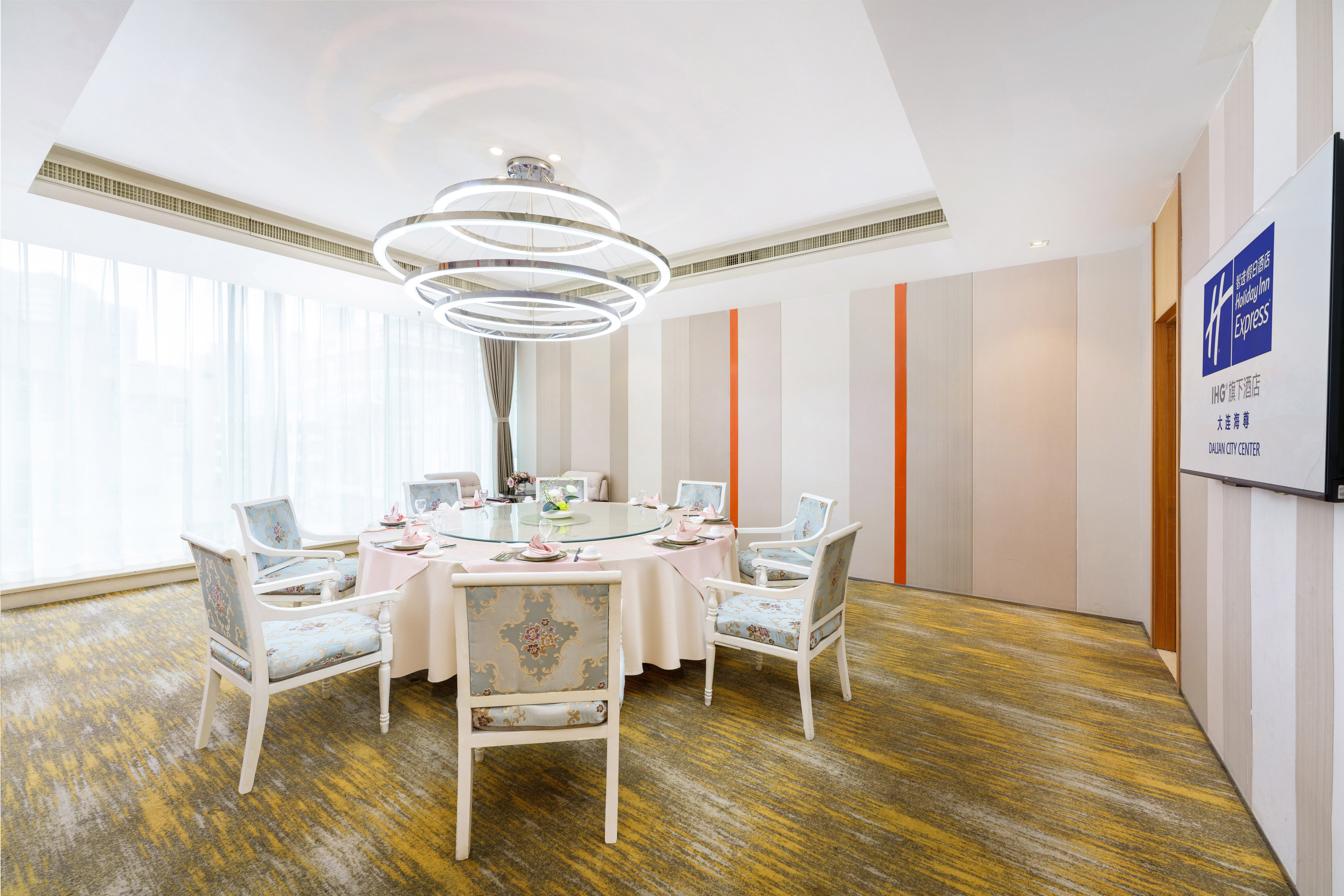 Holiday Inn Express Dalian City Center 39/50