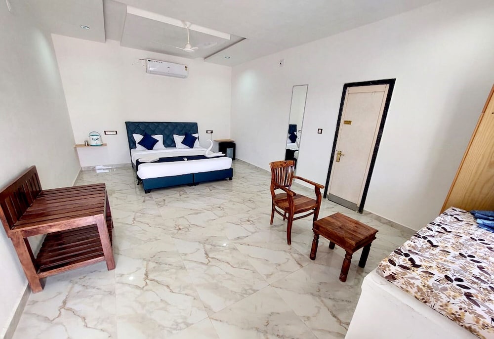 Sheesh Mahal Desert Camp 26/44