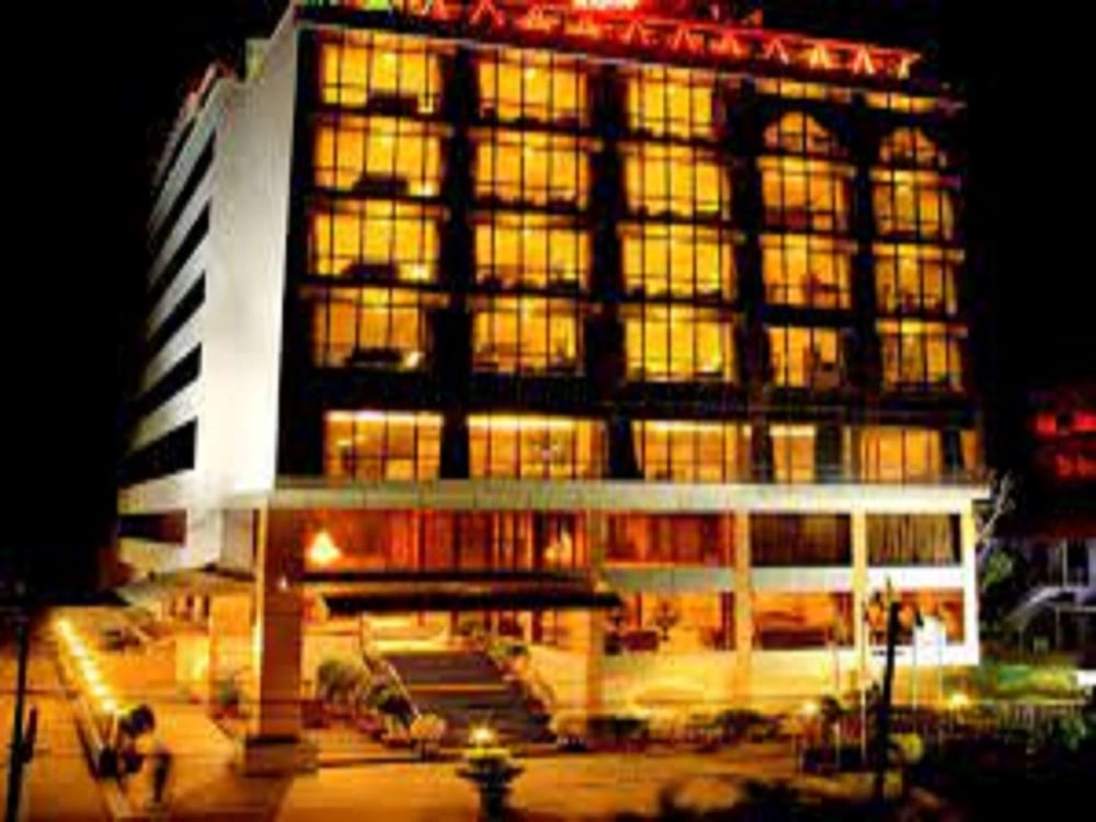 Classic Sarovar Portico 4/56