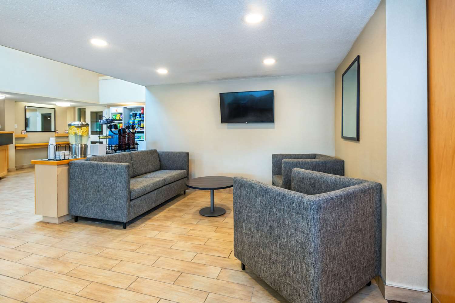 Comfort Inn Kingston - Highway 401 6/7