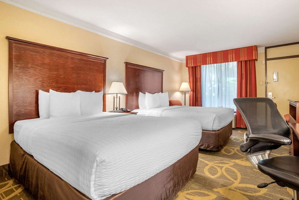 Clarion Inn Conference Center Gonzales, LA 11/41