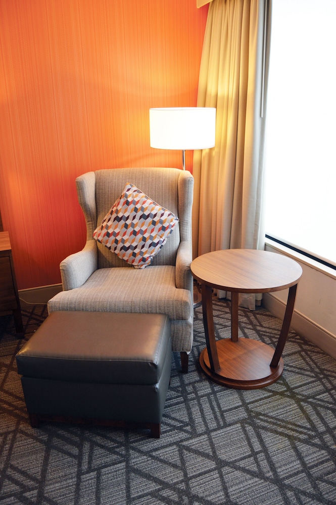 Hilton Knoxville Airport 36/81