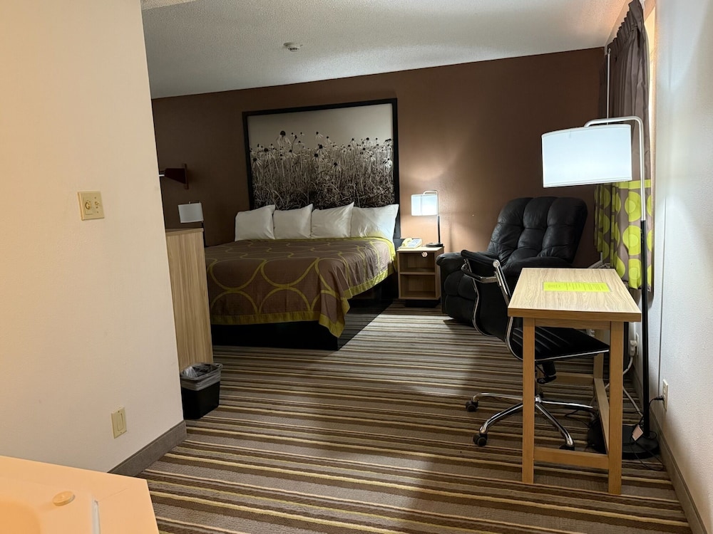 Super 8 by Wyndham Richmond VA 22/29