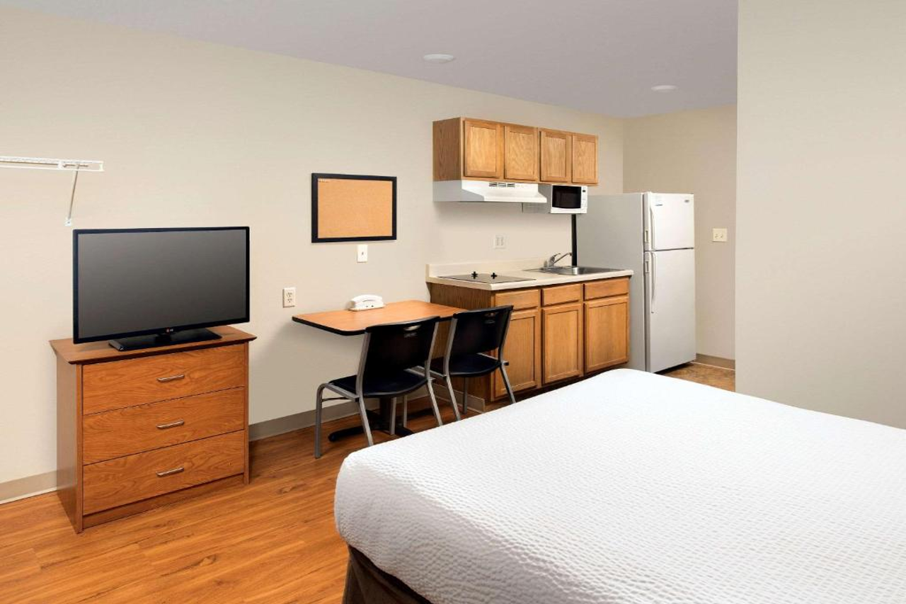 WoodSpring Suites Louisville Clarksville 15/18