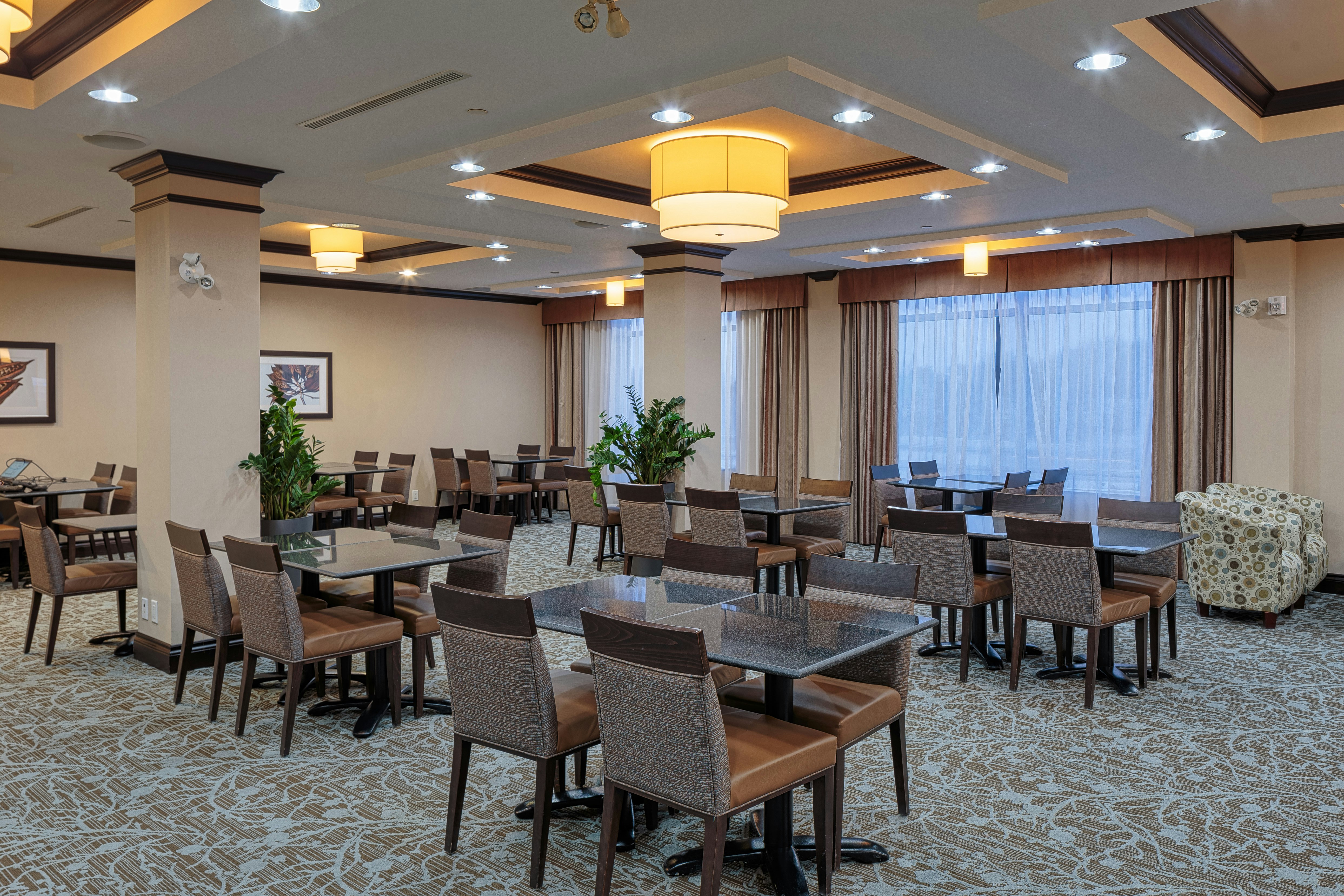 Holiday Inn Express And Suites Ottawa East Orleans 55/70