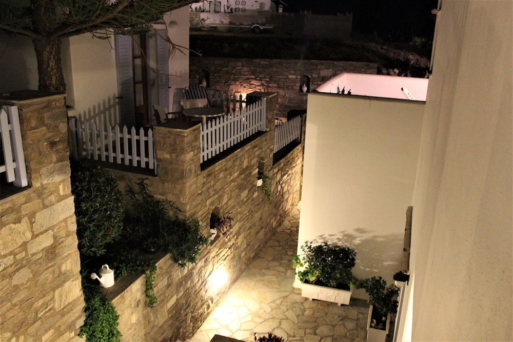 Elena Studios & Apartments 54/60
