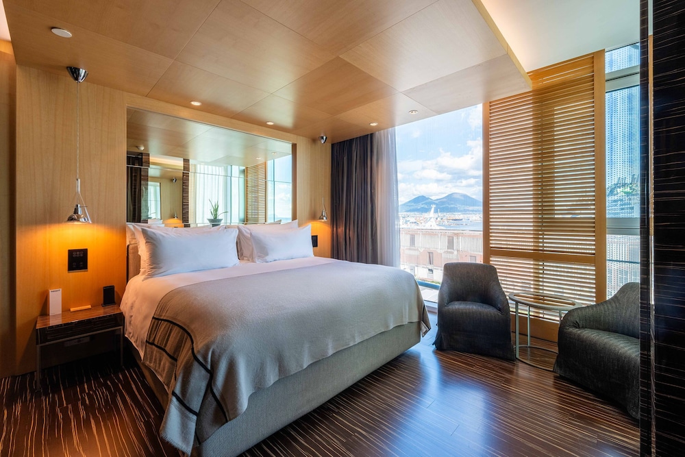 GRAND, SUITE, HARBOUR VIEW