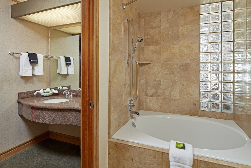 Cavalier Oceanfront Resort 16/67