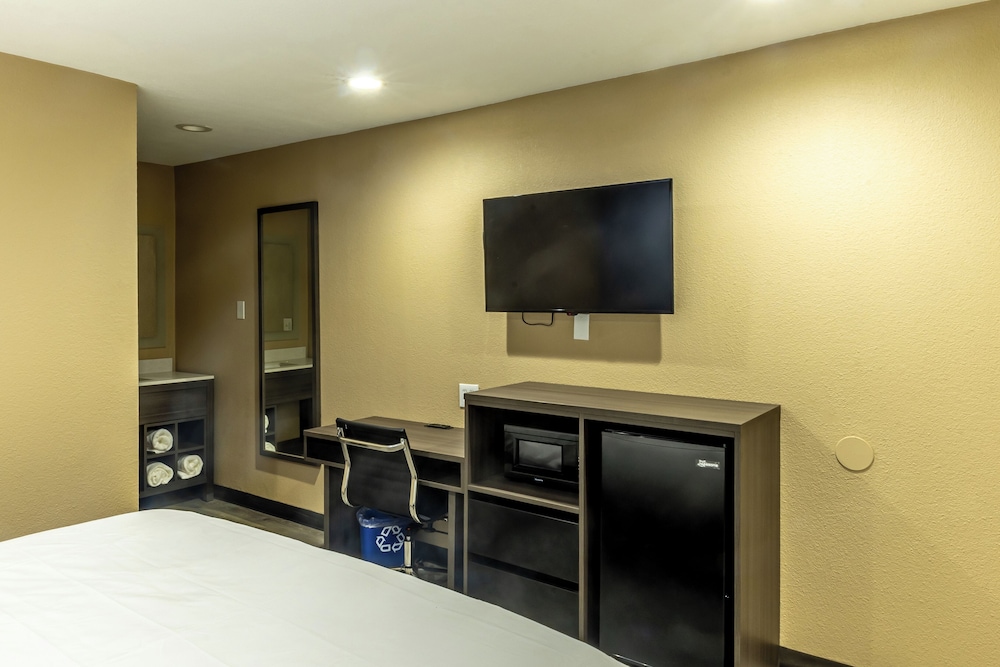 Super 8 by Wyndham Big Spring 22/28