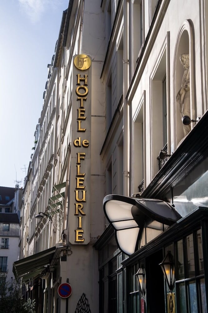 Hotel De Fleurie 5/50