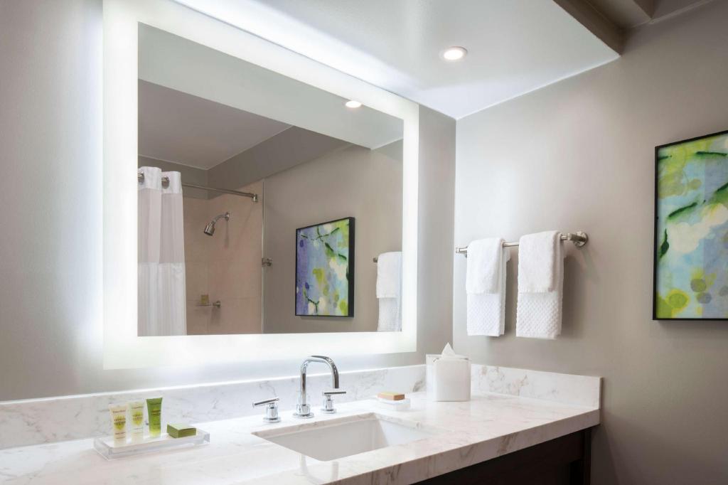Room, 2 Double Beds, Ocean View, Beach Wing, Accessible، Caribe Hilton 4/5