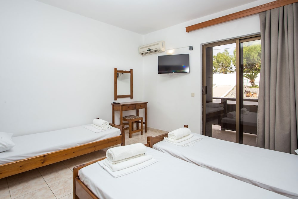 Nikos BnB Rooms 20/50